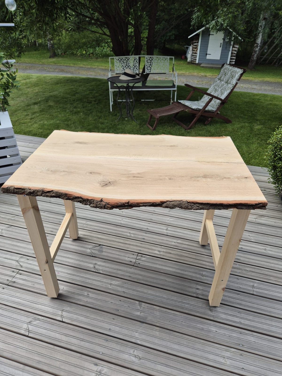 Ilmalämpöpumpun keskusyksikön päälline